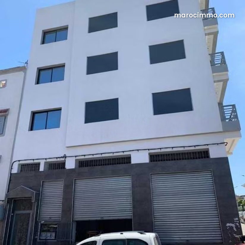 محل تجاري بواجهة مزدوجة للبيع في سيدي البرنوصي بالدار البيضاء — الدار البيضاء