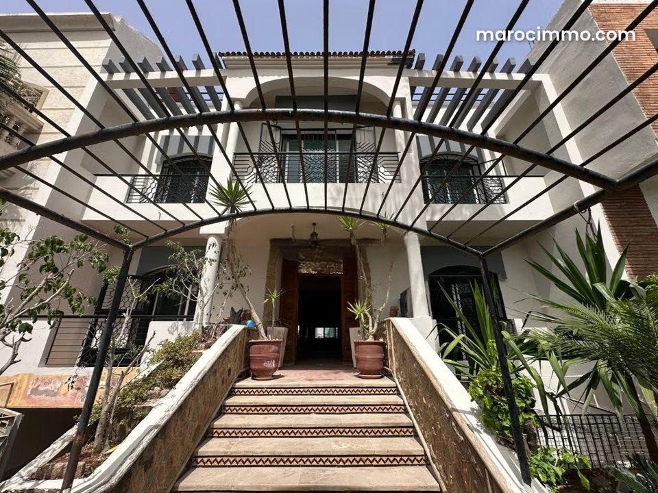 À Vendre – Villa d’Exception à Laimoun, À deux pas de la CFC
