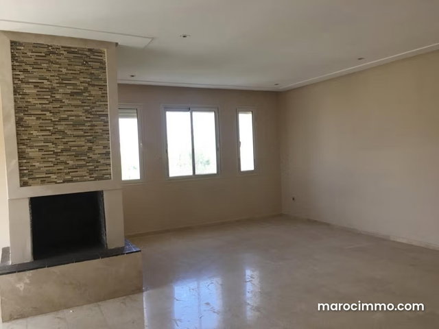 Superbe appartement à louer à Ville Verte. Surface totale 160 m². Fenêtres avec double vitrage et porte blindée — 3