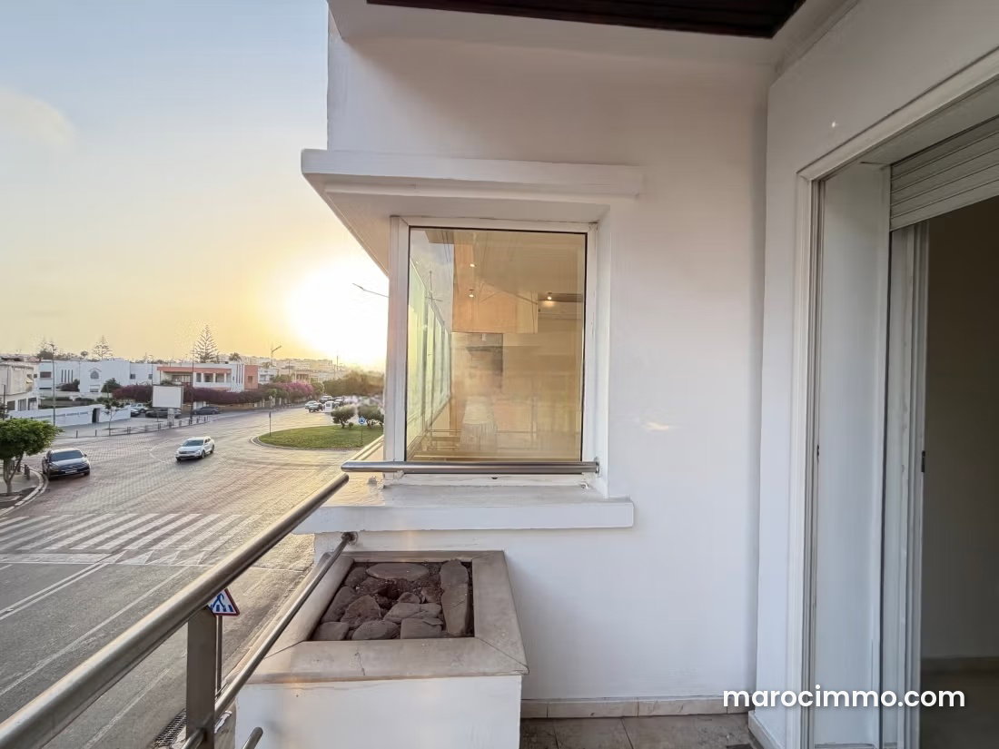 140 sqm apartment, 2 bedrooms, terrace and garden in Racine — Casablanca