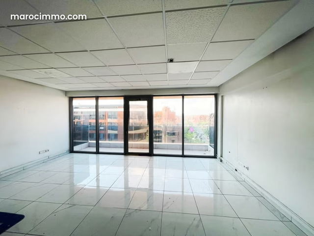 Location plateau bureau 77 m² avec terrasse — Marrakech
