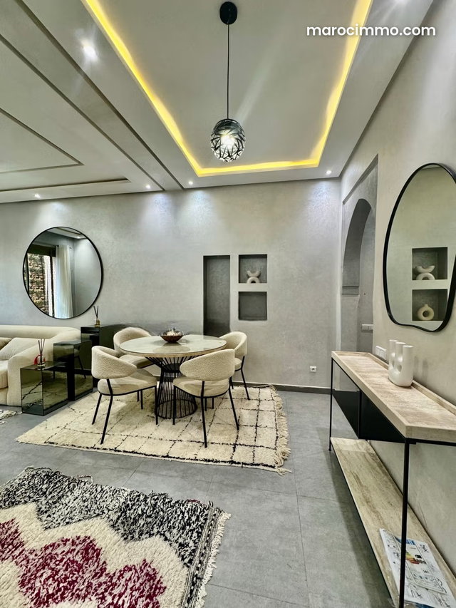 Palm Grove: Fully Renovated 2-Bedroom Apartment — 4