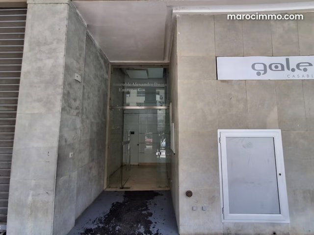 A vendre un joli Appartement avec 2 places qu garage — 5