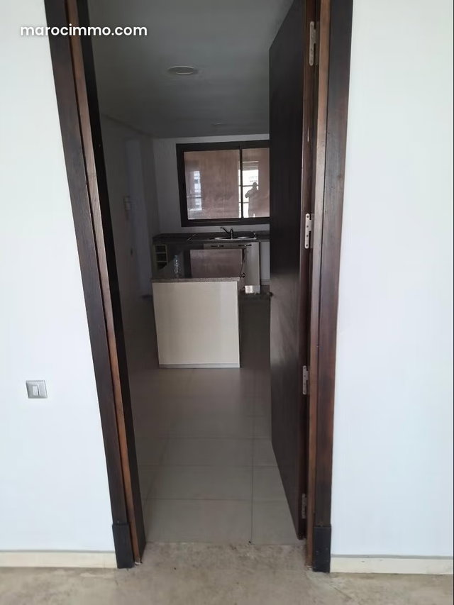 A vendre un joli Appartement avec 2 places qu garage — 4