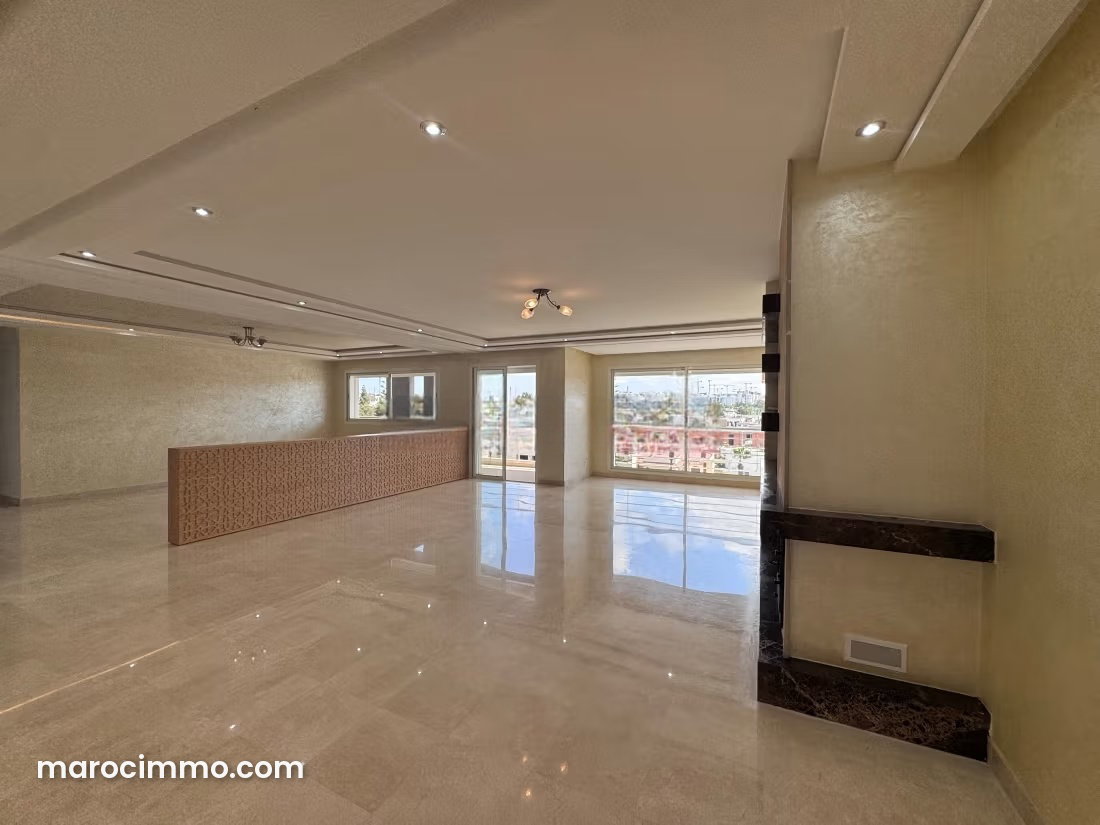 340 sqm apartment with terrace, Riyad, Rabat, for rent — Rabat