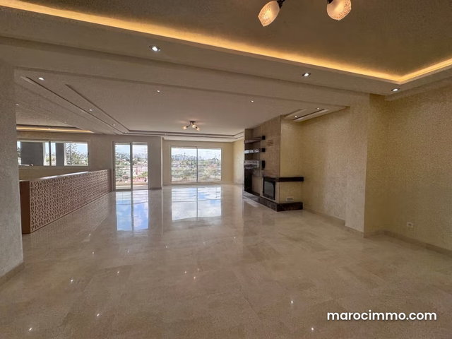 Louez cet appartement à Riyad. 4 chambres agréables. Ascenseur et terrasse — 4