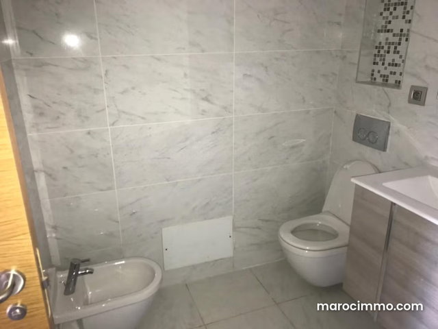 Appartement à louer à Riyad. 3 pièces confortables. Terrasse et ascenseur — 3