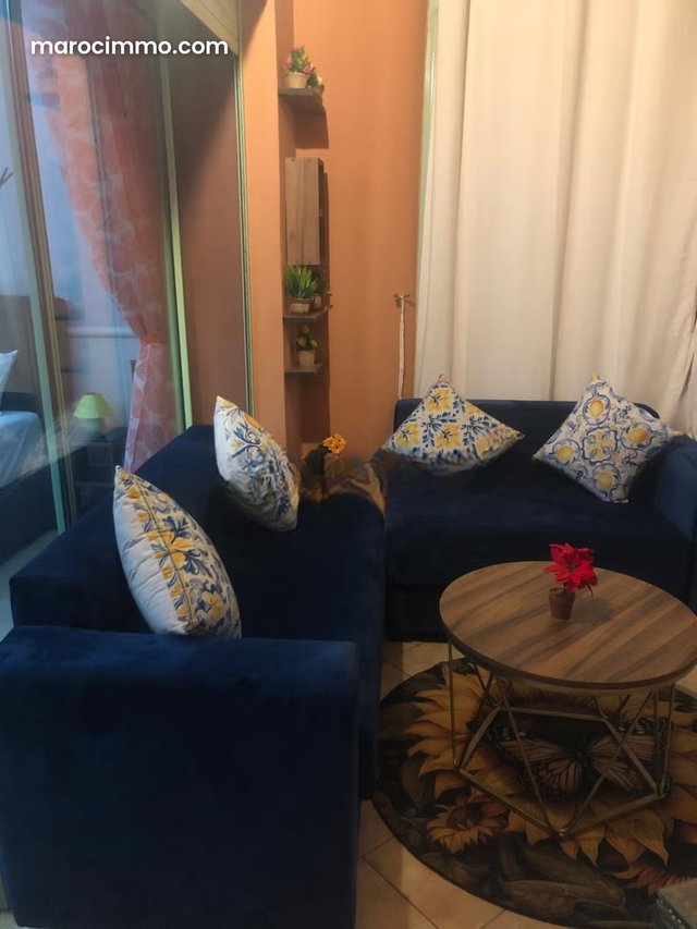 3-Month Rental: Charming Studio with One Bedroom, Living Room, and Pool Access — 5