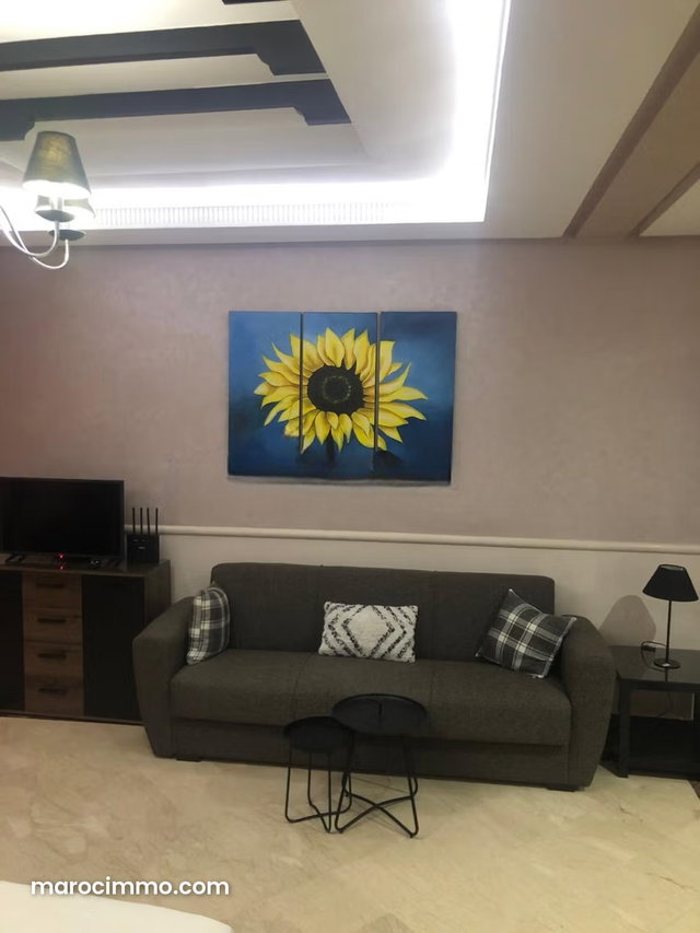 3-Month Rental: Charming Studio with One Bedroom, Living Room, and Pool Access — 2