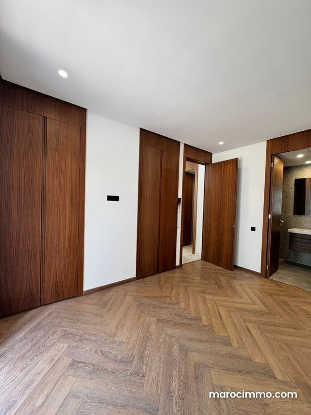 Apartment for Rent in Casablanca Finance City. Total Surface 86 m². Secure Residence and Keyed Door — 2