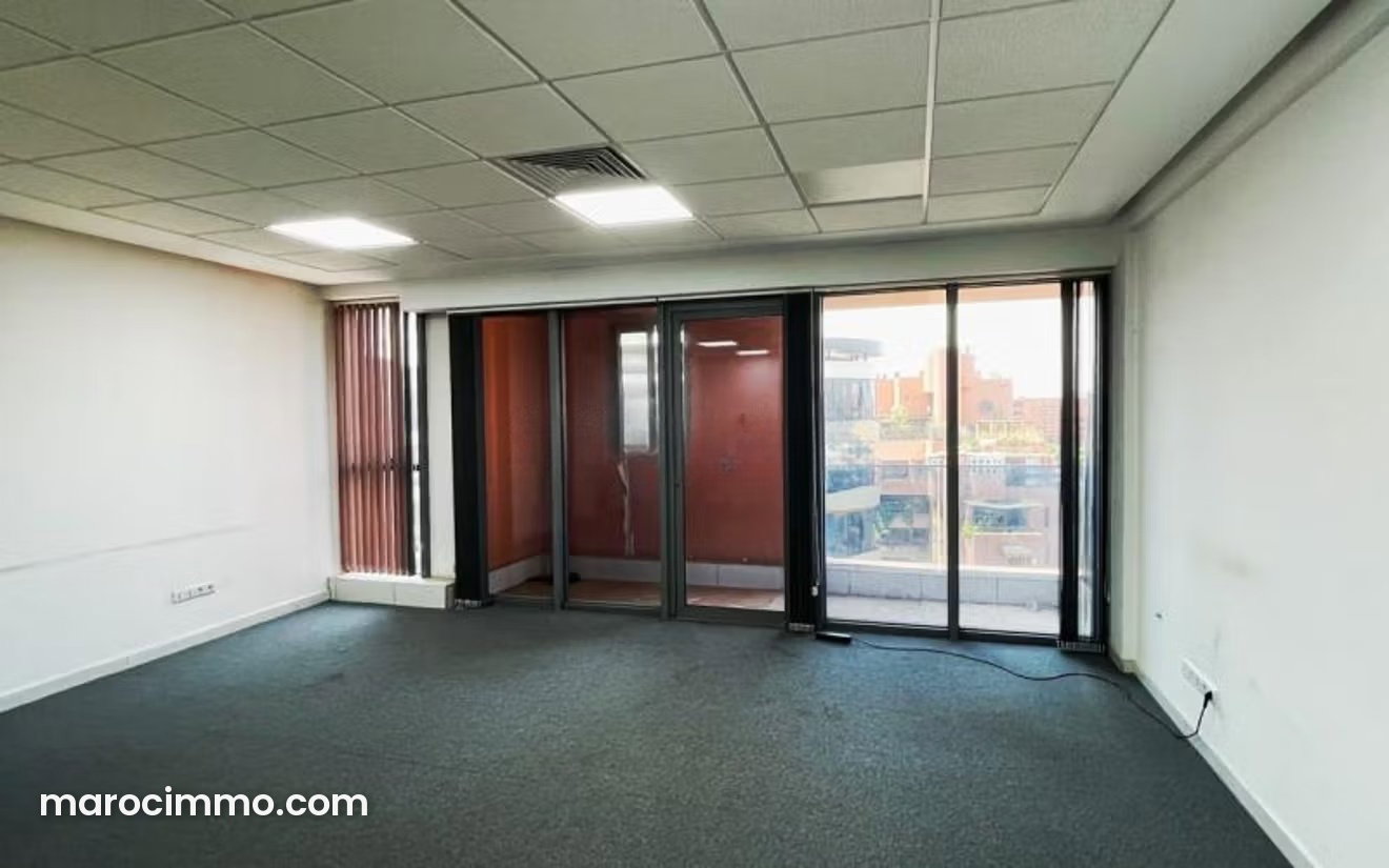 71 sq m office with terrace for rent in Gueliz, Marrakech — Marrakesh