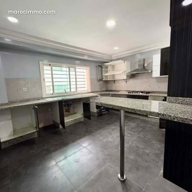 Appartement à Louer de 176.0 m² à Casablanca, Val Fleuri — 2