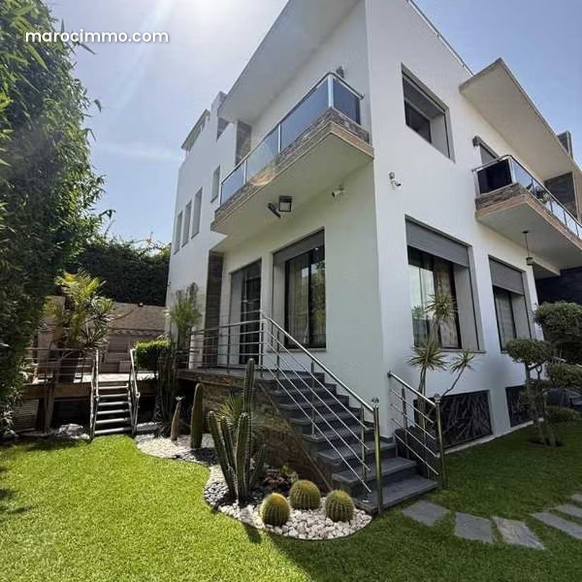 390 m² Villa with 7 Bathrooms, Aïn Chock, Casablanca — Casablanca