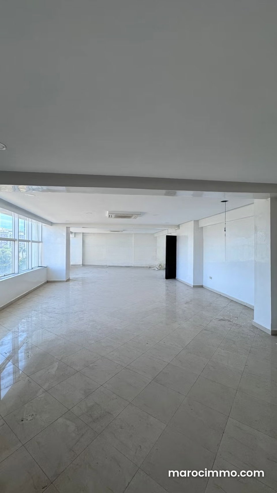 Bureau commercial à louer – 94 m² – Centre ville