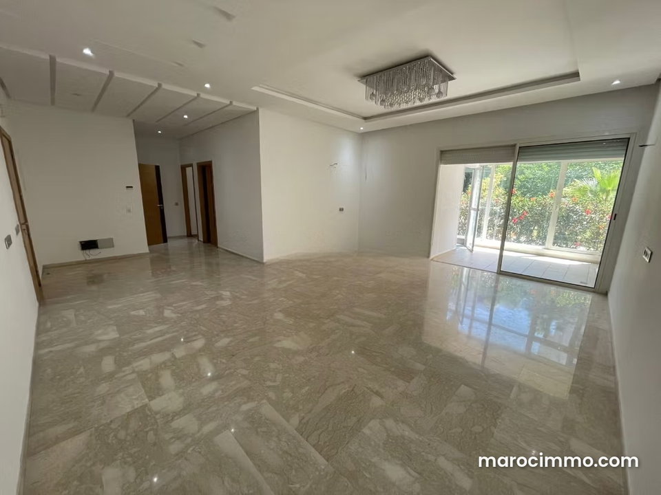 Superbe appartement à louer à Riyad. 2 grandes pièces. Avec ascenseur et espace vert