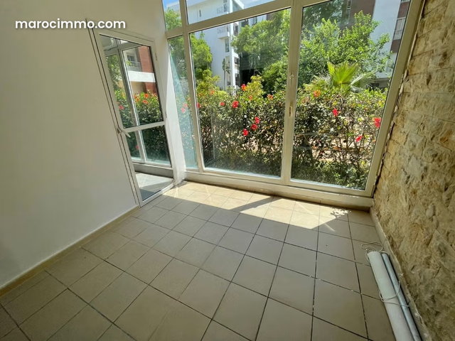 Superbe appartement à louer à Riyad. 2 grandes pièces. Avec ascenseur et espace vert — 4