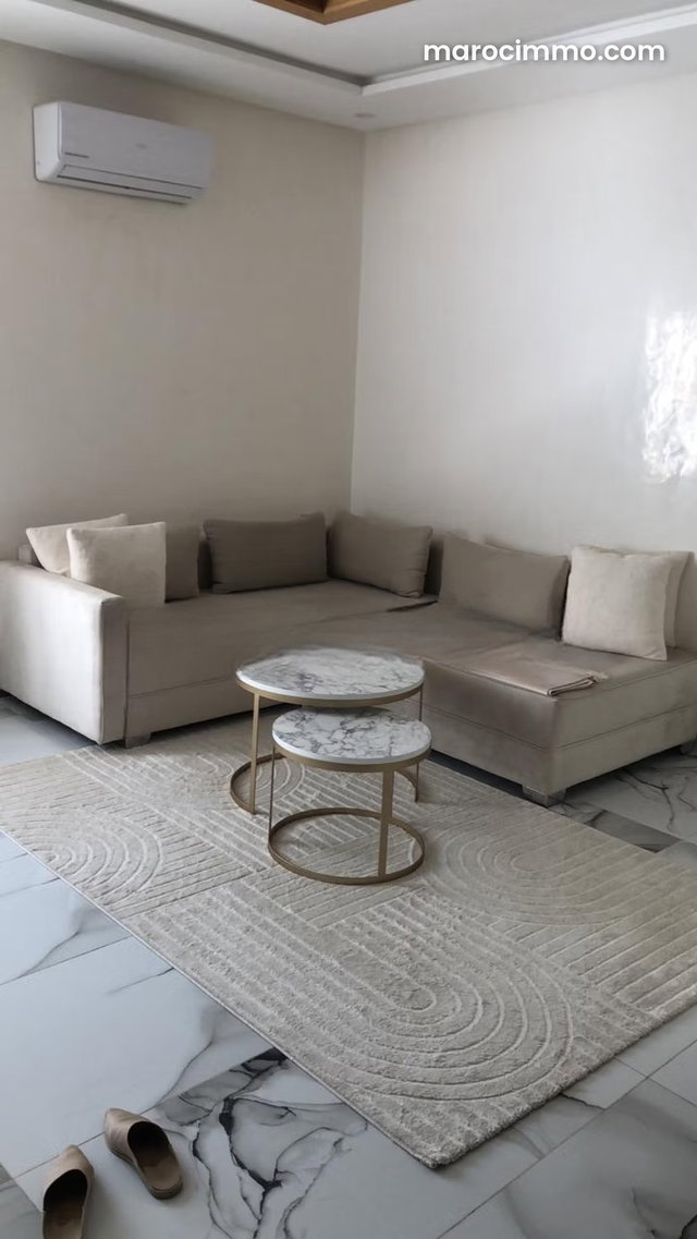 Appartement à louer à Mimosas. Surface totale 50 m². Porte blindée et résidence sécurisée — 2