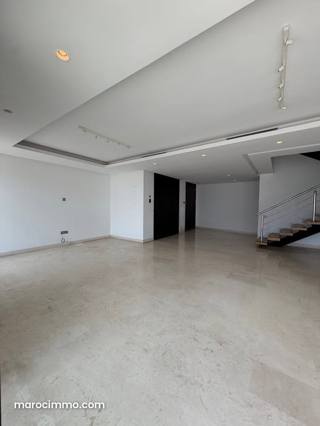 Appartement avec vue sur l'océan à louer à Ain Diab. 3 belles chambres. Service de gardien, cheminée — 4