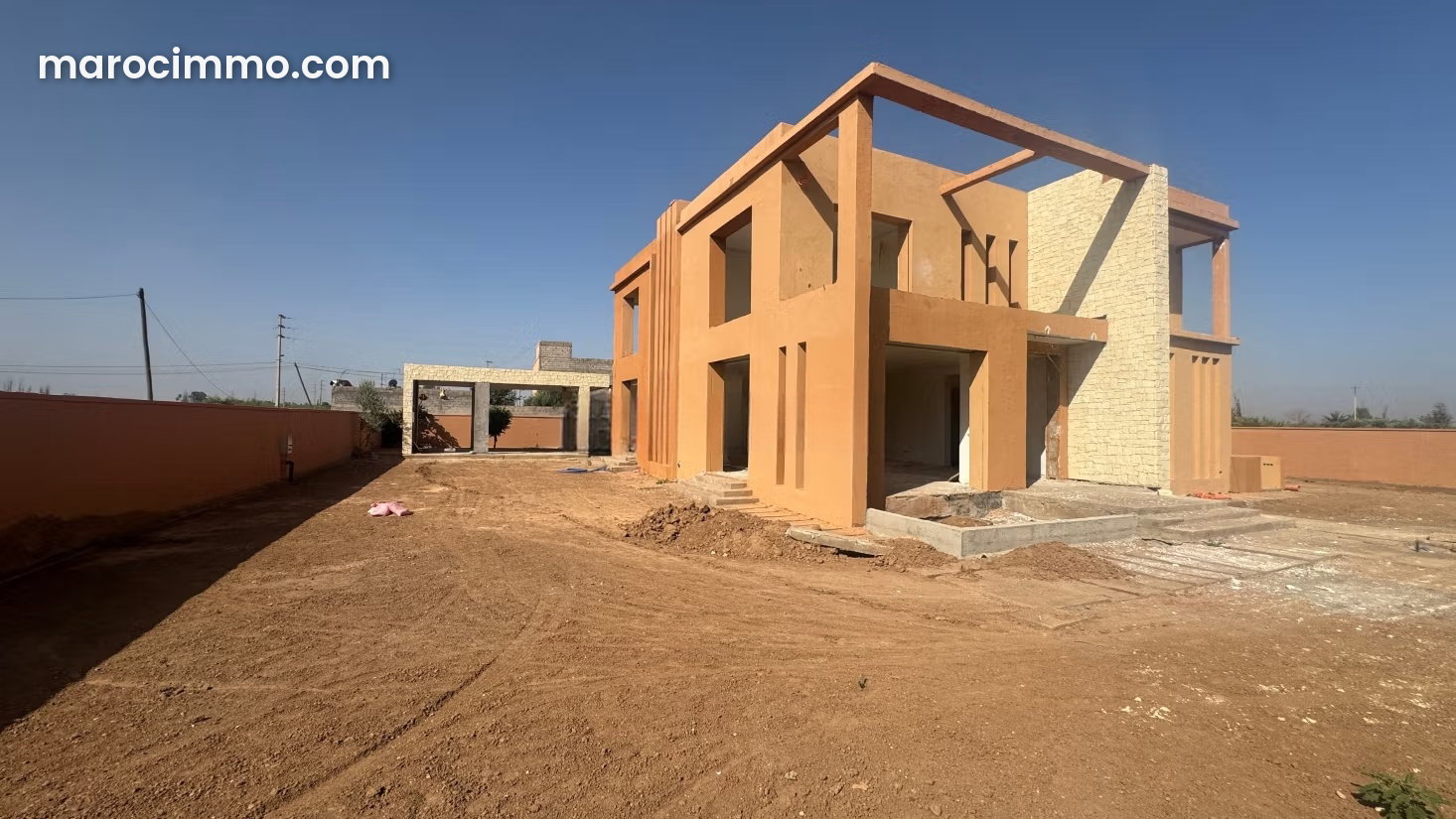 فيلا فاخرة معاصرة للبيع بطريق ورزازات في مراكش — مراكش