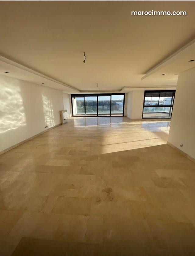 PENTHOUSE en location à Souissi. 4 pièces. Parking et terrasse — 3