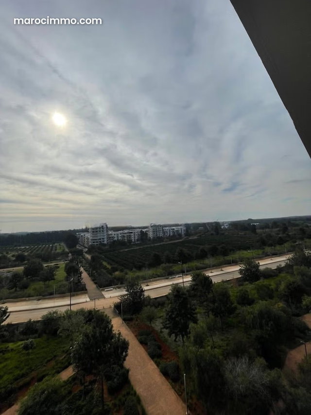 PENTHOUSE en location à Souissi. 4 pièces. Parking et terrasse — 2