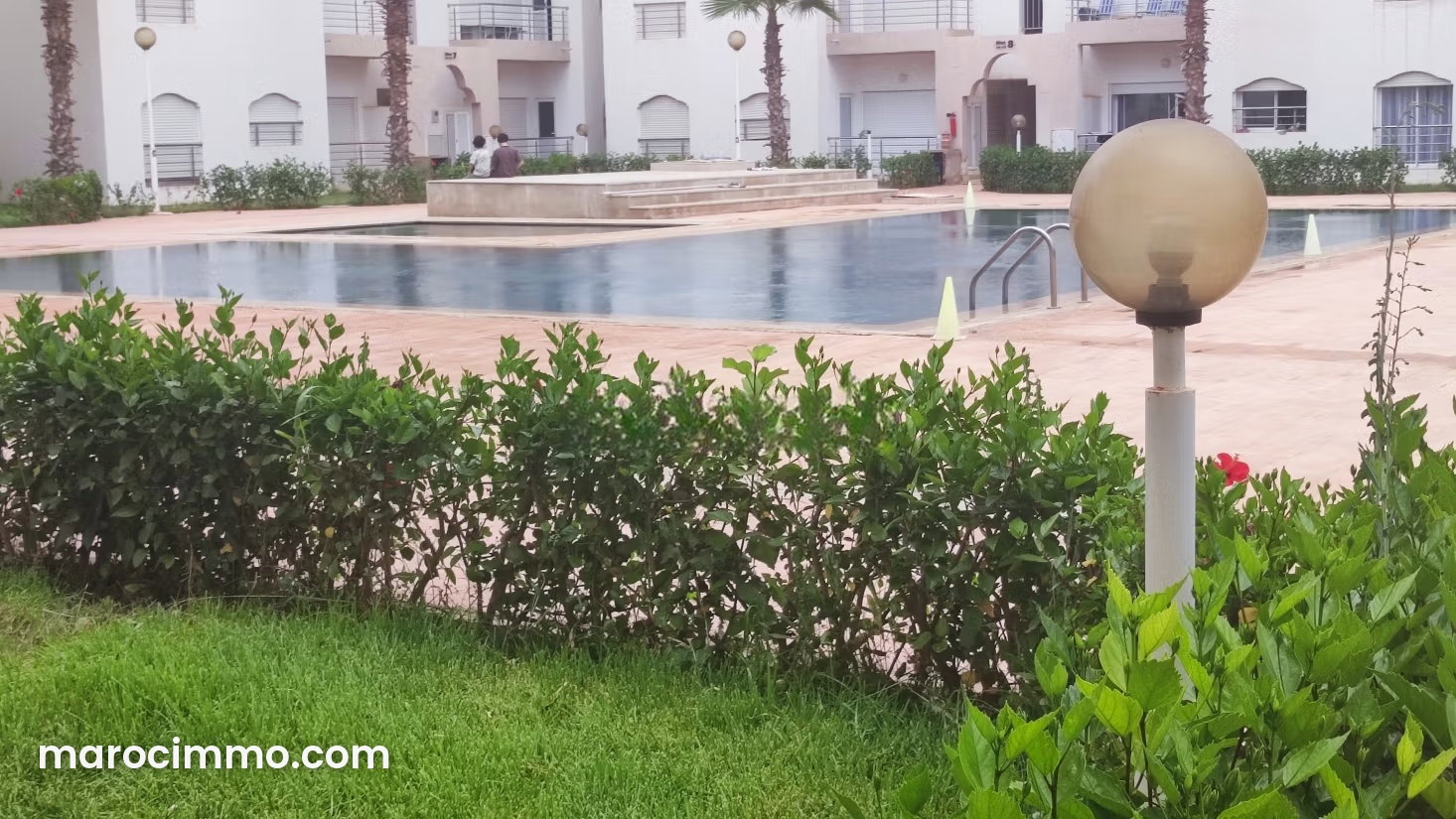 Appartement meublé avec terrasse et piscine à Saidia — Saidia