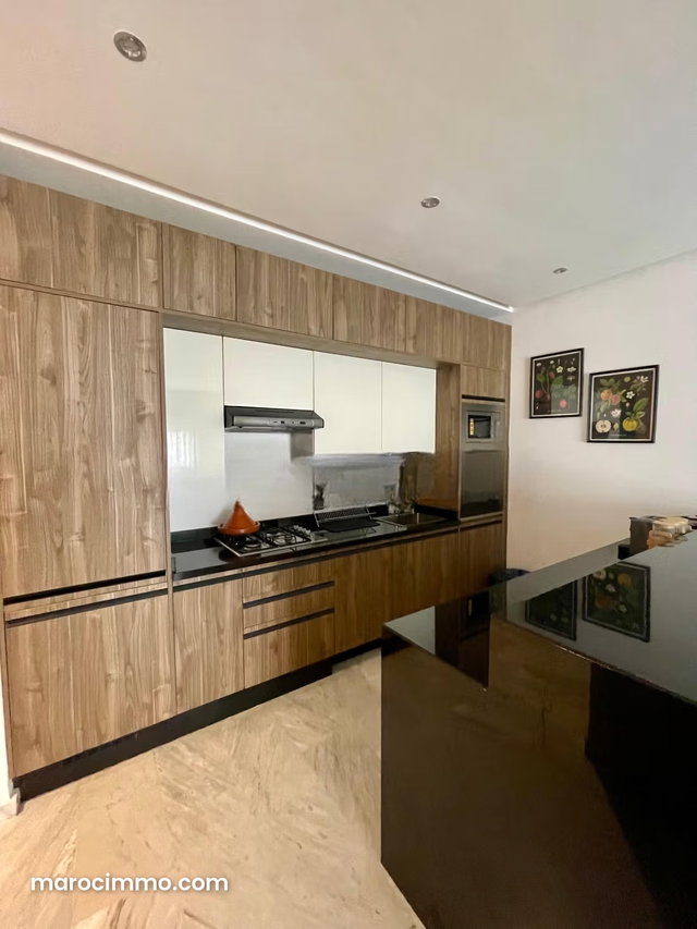 Bel appartement en location à Riviera. Surface totale 90 m². Bien meublé — 3