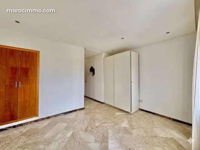 South-facing apartment with sea view — 3