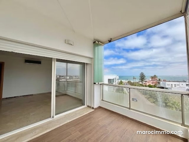 South-facing apartment with sea view — 4