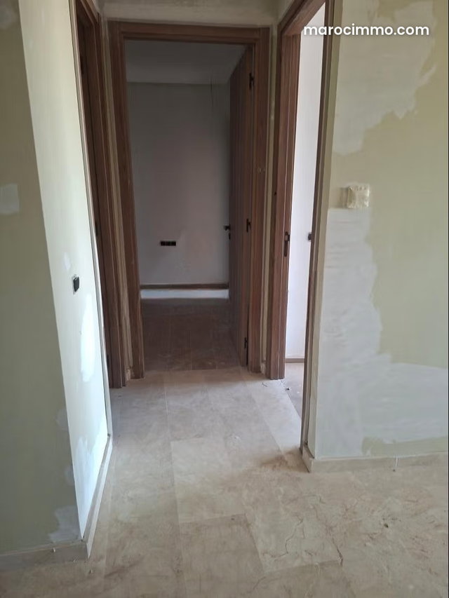 Vente d'un bel appartement à Route Casablanca. Superficie 66 m². Piscine et air conditionné — 2