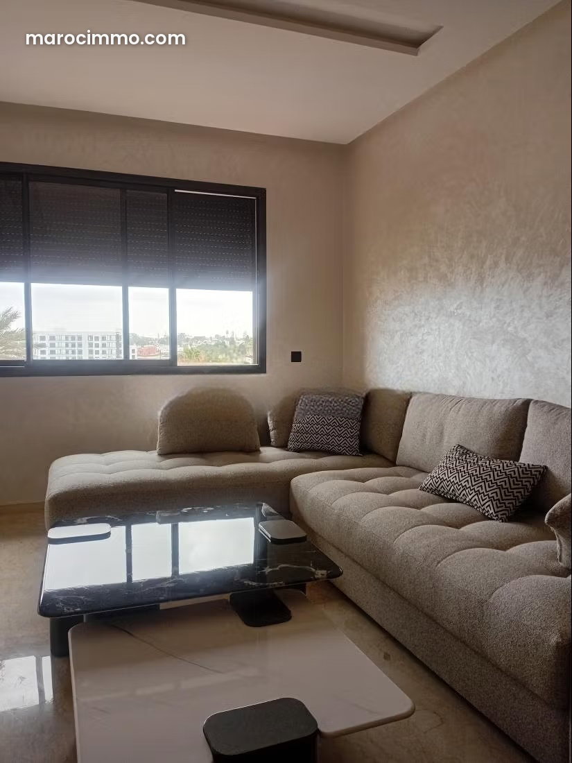 شقة مفروشة بشرفة للكراء بحي الأوازيس في الدار البيضاء — الدار البيضاء