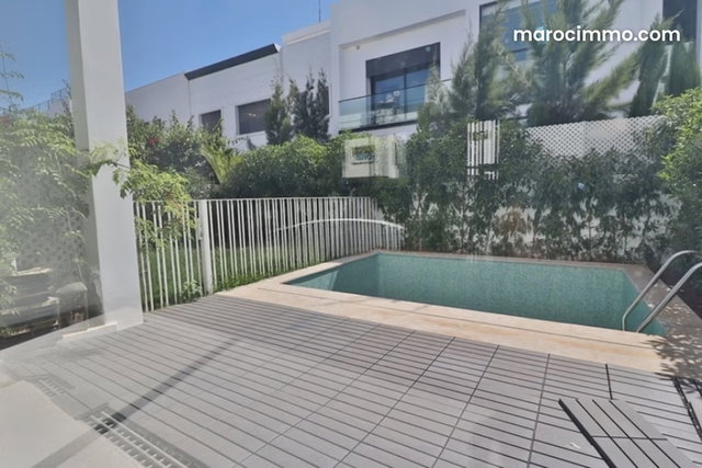 Villa semi meublée à louer sur Dar Bouazza 220 m² — 2