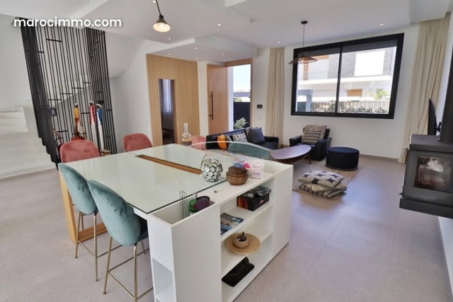 Villa semi meublée à louer sur Dar Bouazza 220 m² — 4
