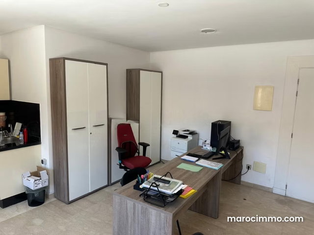 Bureaux à louer à Guéliz. Superficie de 48 m². Climatisation générale — 2