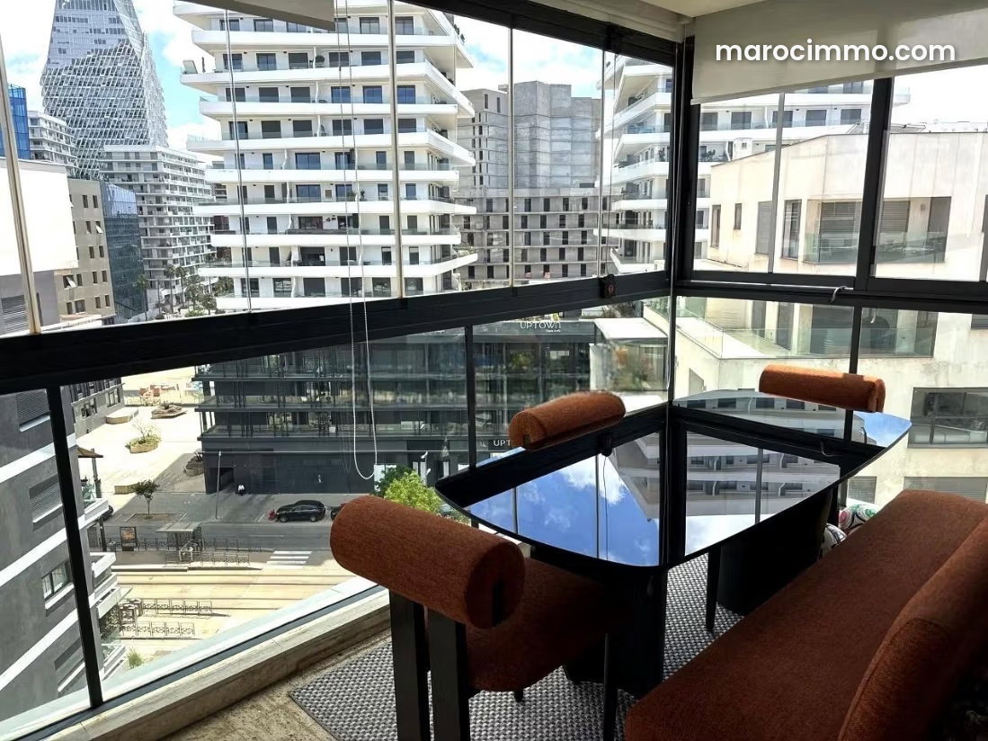 شقة مفروشة واسعة بشرفة جنوبية في قلب Casablanca Finance City — الدار البيضاء