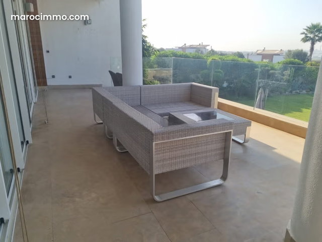 Villa de luxe à vendre à Ville Verte. Surface totale 1750 m². Fenêtres double vitrage et chauffage central — 4