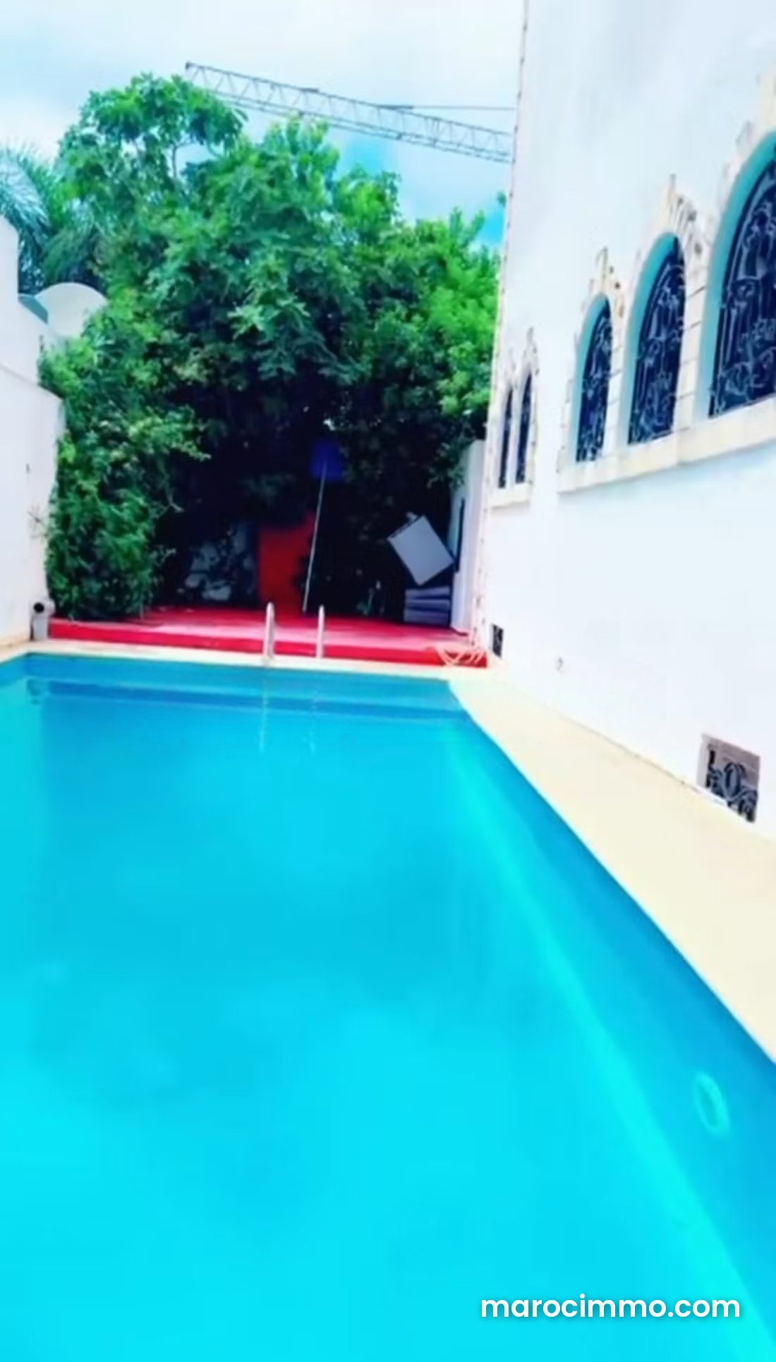 فيلا واسعة بمسبح للكراء في عين الذئاب بالدار البيضاء — الدار البيضاء