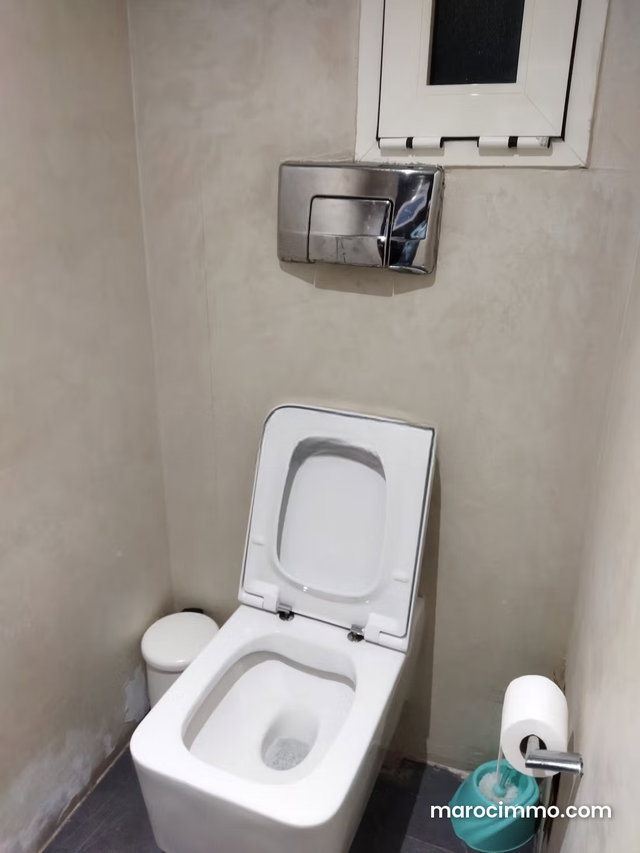 AV Med 6 Plateau bureau au 1er étage à louer — 4