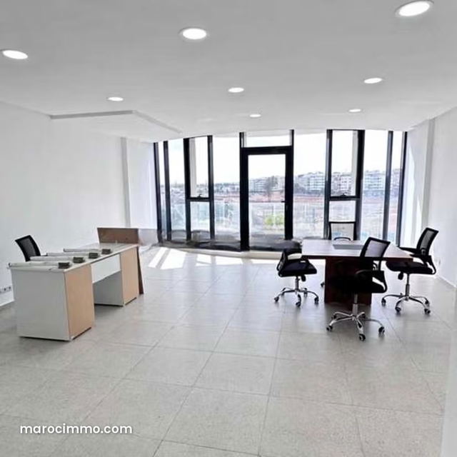 Bureau à Louer de 69.0 m² à Casablanca, Oasis — Casablanca