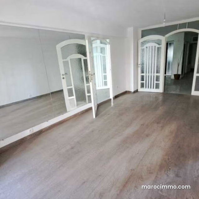 Bureau à Louer de 108.0 m² à, — 3