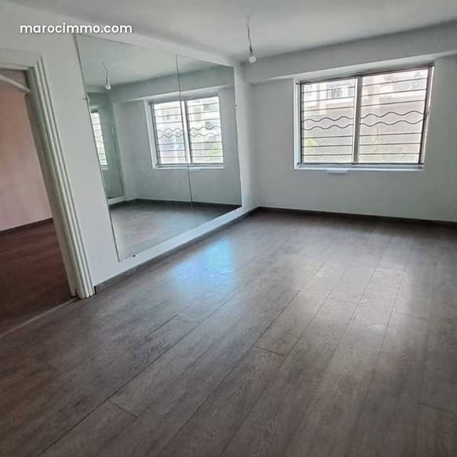 Bureau à Louer de 108.0 m² à, — 4