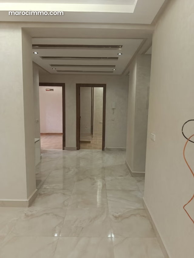 Bel appartement à vendre à Mhamid. 4 grandes pièces. Porte blindée, sécurité — 2