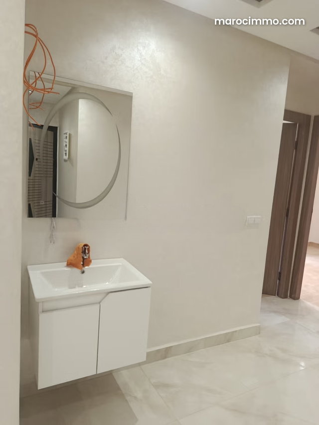 Bel appartement à vendre à Mhamid. 4 grandes pièces. Porte blindée, sécurité — 3