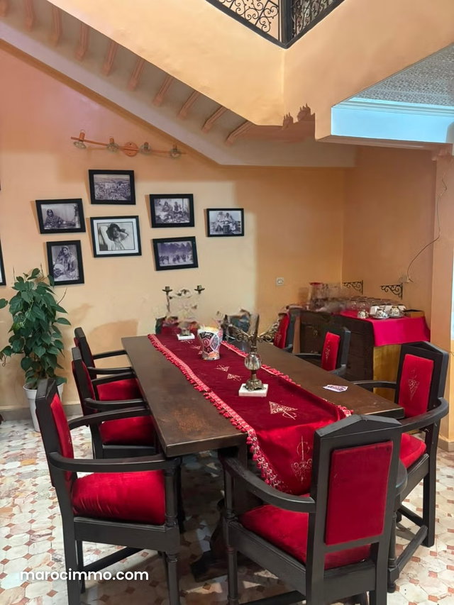Riad à la vente à Ennakhil Palmeraie. Surface totale 74 m². Salon typique marocain, résidence sécurisée — 2