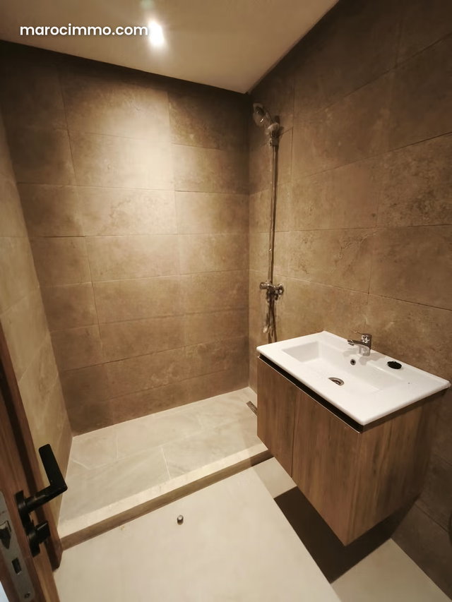Appartement neuf bien situé — 5