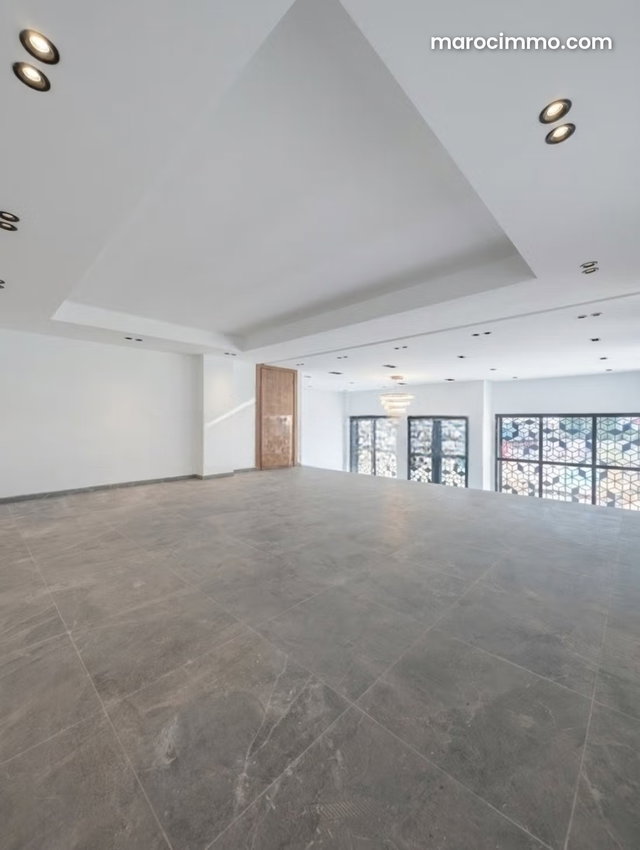 Local commercial de 450 m² à Dar Bouazza — 4