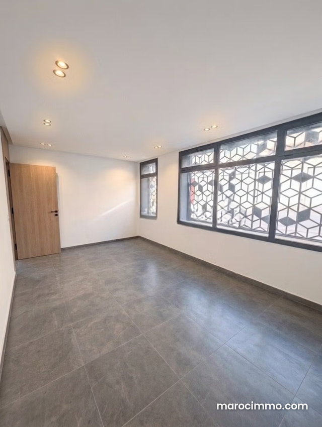 Local commercial de 450 m² à Dar Bouazza — 5