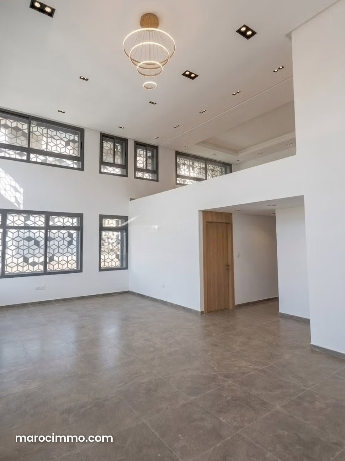 Local commercial 450 m² neuf, Casablanca Finance City, vue mer — Casablanca