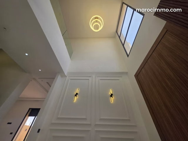 A vendre magnifique villa route d'amzmiz 8km/kech — 2