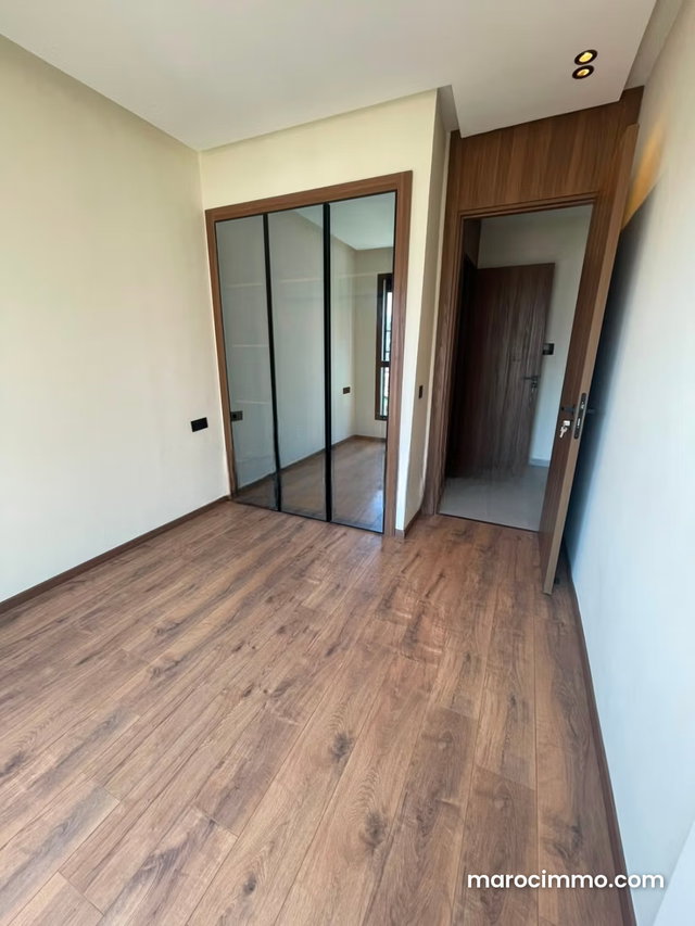 Location d'un appartement à Les Hôpitaux. 1 Pièce. Porte blindée et système de double vitrage — 5